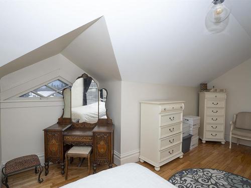 43 Summit Avenue, Thunder Bay, ON - Indoor Photo Showing Bedroom