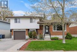 16 SANDERSON DRIVE Guelph (Willow West/Sugarbush/West Acres), ON N1H 6T8