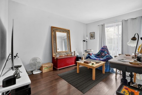 Salon - 2353  - 2359 Av. Gonthier, Montréal (Mercier/Hochelaga-Maisonneuve), QC - Indoor