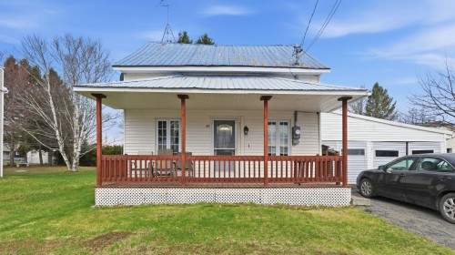 Front of Structure - 38 4E Rue O., Saint-Martin, QC - Outdoor With Deck Patio Veranda