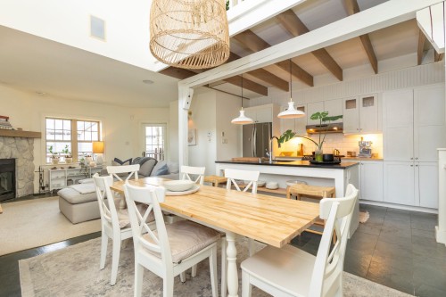 Salle à manger - 199 Rue Du Contour, Orford, QC - Indoor Photo Showing Dining Room With Fireplace
