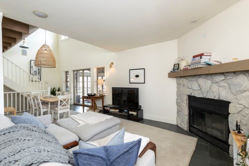 Salon - 199 Rue Du Contour, Orford, QC - Indoor Photo Showing Living Room With Fireplace
