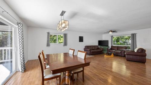 2725 Vickers Trail, Anglemont, BC - Indoor