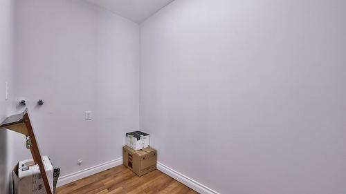 2725 Vickers Trail, Anglemont, BC - Indoor Photo Showing Other Room