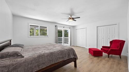 2725 Vickers Trail, Anglemont, BC - Indoor Photo Showing Bedroom