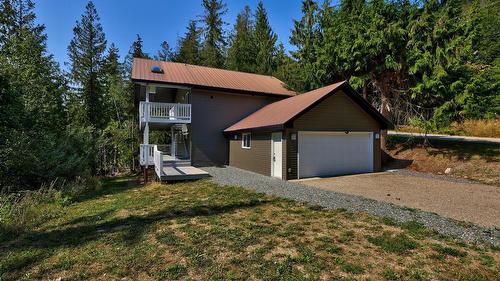 2725 Vickers Trail, Anglemont, BC - Outdoor