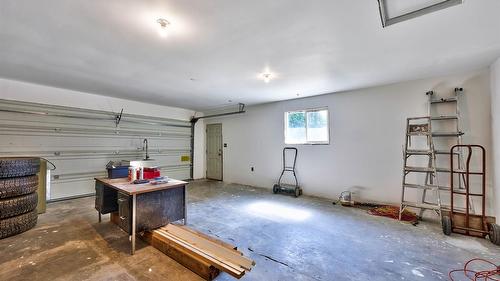 2725 Vickers Trail, Anglemont, BC - Indoor Photo Showing Garage