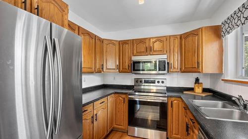 2725 Vickers Trail, Anglemont, BC - Indoor Photo Showing Kitchen With Double Sink