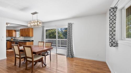2725 Vickers Trail, Anglemont, BC - Indoor Photo Showing Dining Room
