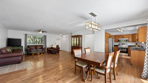 2725 Vickers Trail, Anglemont, BC - Indoor