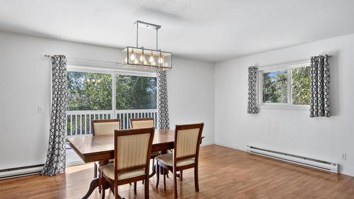2725 Vickers Trail, Anglemont, BC - Indoor Photo Showing Dining Room