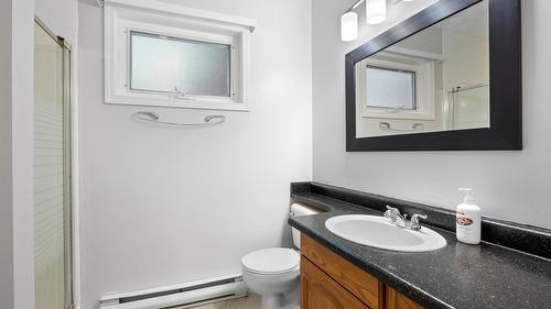2725 Vickers Trail, Anglemont, BC - Indoor Photo Showing Bathroom