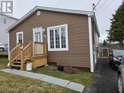 18 Bayview Heights Corner Brook, NL A2H 5W5