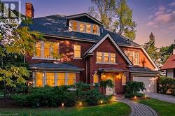 18 INGLEWOOD Drive Hamilton, ON L8P 2T2