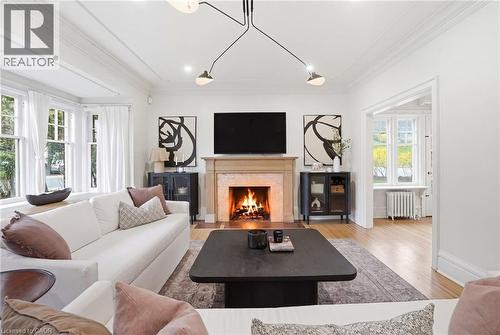 18 Inglewood Drive, Hamilton, ON - Indoor Photo Showing Living Room With Fireplace