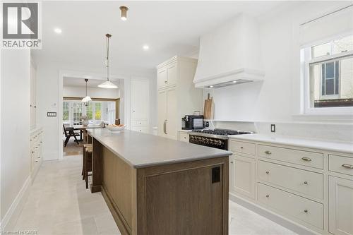18 Inglewood Drive, Hamilton, ON - Indoor Photo Showing Kitchen