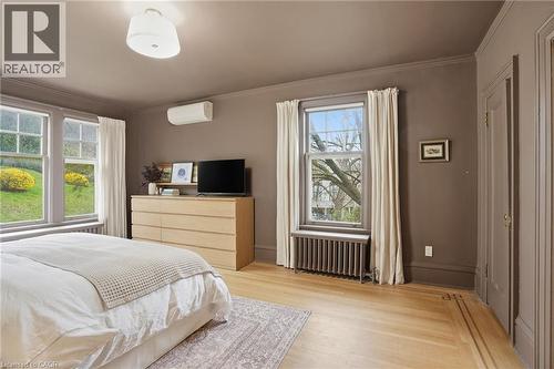 18 Inglewood Drive, Hamilton, ON - Indoor Photo Showing Bedroom