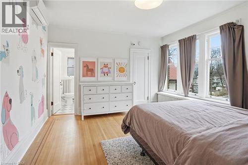 18 Inglewood Drive, Hamilton, ON - Indoor Photo Showing Bedroom