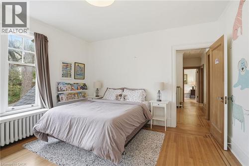 18 Inglewood Drive, Hamilton, ON - Indoor Photo Showing Bedroom