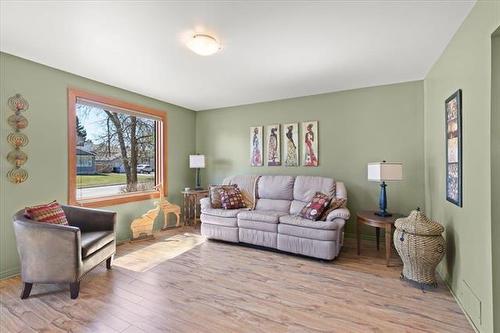 133 Riel Ave, Winnipeg, MB 