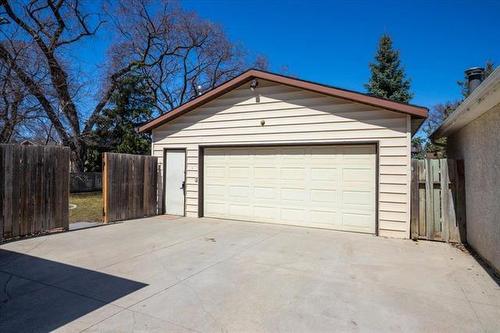 133 Riel Ave, Winnipeg, MB 