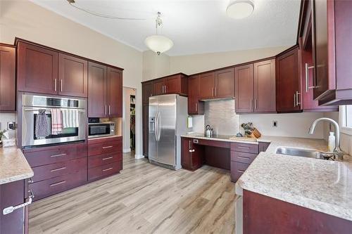 12 Glenthorne Cr, Winnipeg, MB 