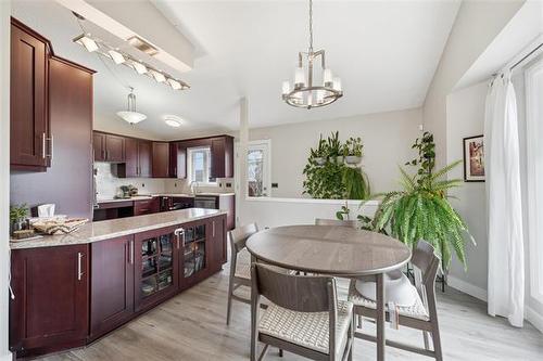 12 Glenthorne Cr, Winnipeg, MB 
