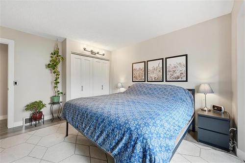 12 Glenthorne Cr, Winnipeg, MB 