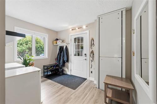 12 Glenthorne Cr, Winnipeg, MB 