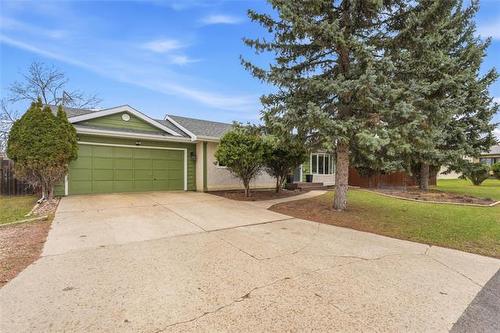 12 Glenthorne Cr, Winnipeg, MB 