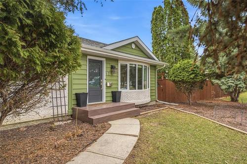 12 Glenthorne Cr, Winnipeg, MB 