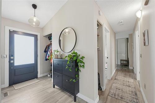 12 Glenthorne Cr, Winnipeg, MB 