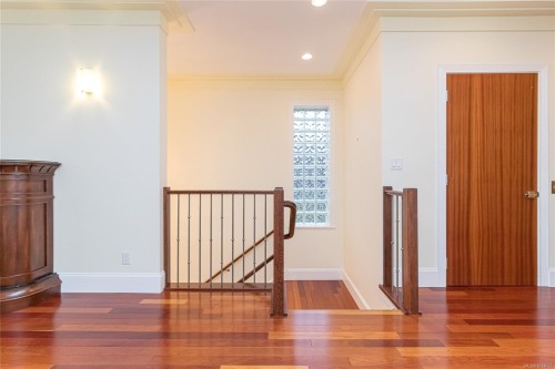 A-9708 Third St, Sidney, BC - Indoor Photo Showing Other Room