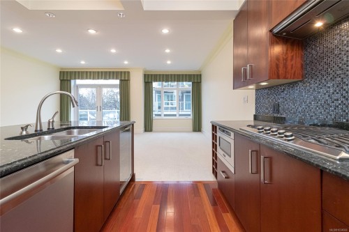 A-9708 Third St, Sidney, BC - Indoor Photo Showing Kitchen