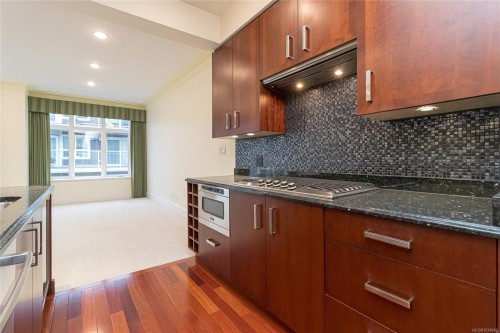 A-9708 Third St, Sidney, BC - Indoor Photo Showing Kitchen With Double Sink