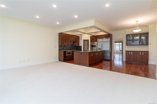 A-9708 Third St, Sidney, BC - Indoor Photo Showing Kitchen