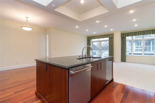 A-9708 Third St, Sidney, BC - Indoor Photo Showing Other Room