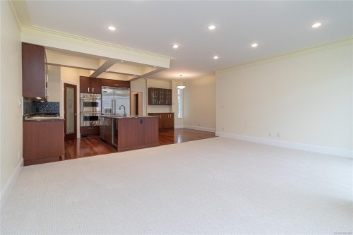 A-9708 Third St, Sidney, BC - Indoor Photo Showing Other Room