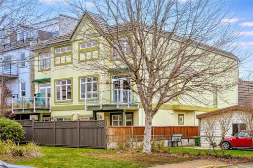 A-9708 Third St, Sidney, BC - Outdoor