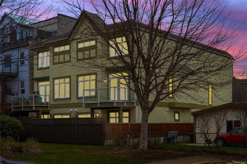 A-9708 Third St, Sidney, BC - 