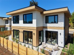#1-3022 Cadboro Bay Rd Oak Bay, BC V8R 5J9
