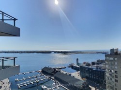 2322-230 Queens Quay WToronto, ON M5J 2Y7