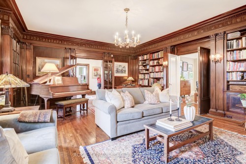 5 Undercliffe Avenue, Hamilton, ON - Indoor Photo Showing Living Room