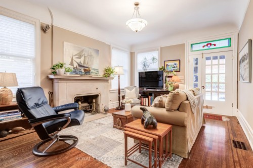 5 Undercliffe Avenue, Hamilton, ON - Indoor Photo Showing Living Room