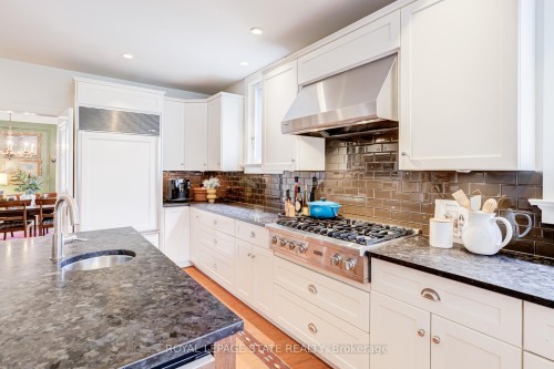 5 Undercliffe Avenue, Hamilton, ON - Indoor Photo Showing Kitchen With Upgraded Kitchen