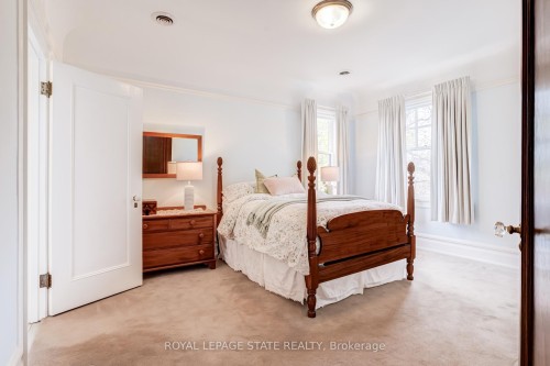 5 Undercliffe Avenue, Hamilton, ON - Indoor Photo Showing Bedroom