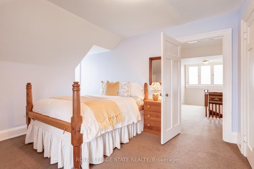 5 Undercliffe Avenue, Hamilton, ON - Indoor Photo Showing Bedroom