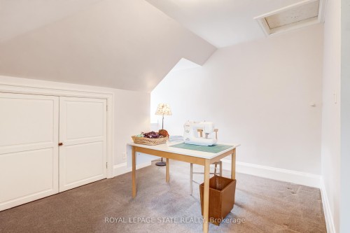 5 Undercliffe Avenue, Hamilton, ON - Indoor