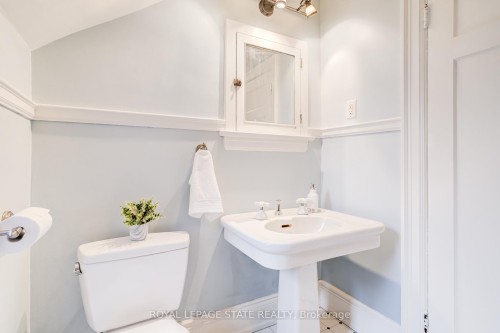 5 Undercliffe Avenue, Hamilton, ON - Indoor Photo Showing Bathroom