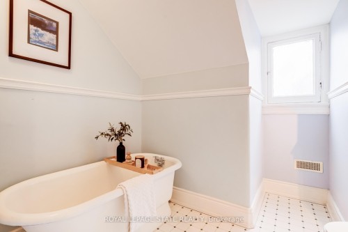 5 Undercliffe Avenue, Hamilton, ON - Indoor Photo Showing Bathroom